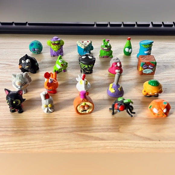 The Trash Pack Lot 230 toys garbage truck toilet grocery gang 3 chests RARE - Picture 9 of 11